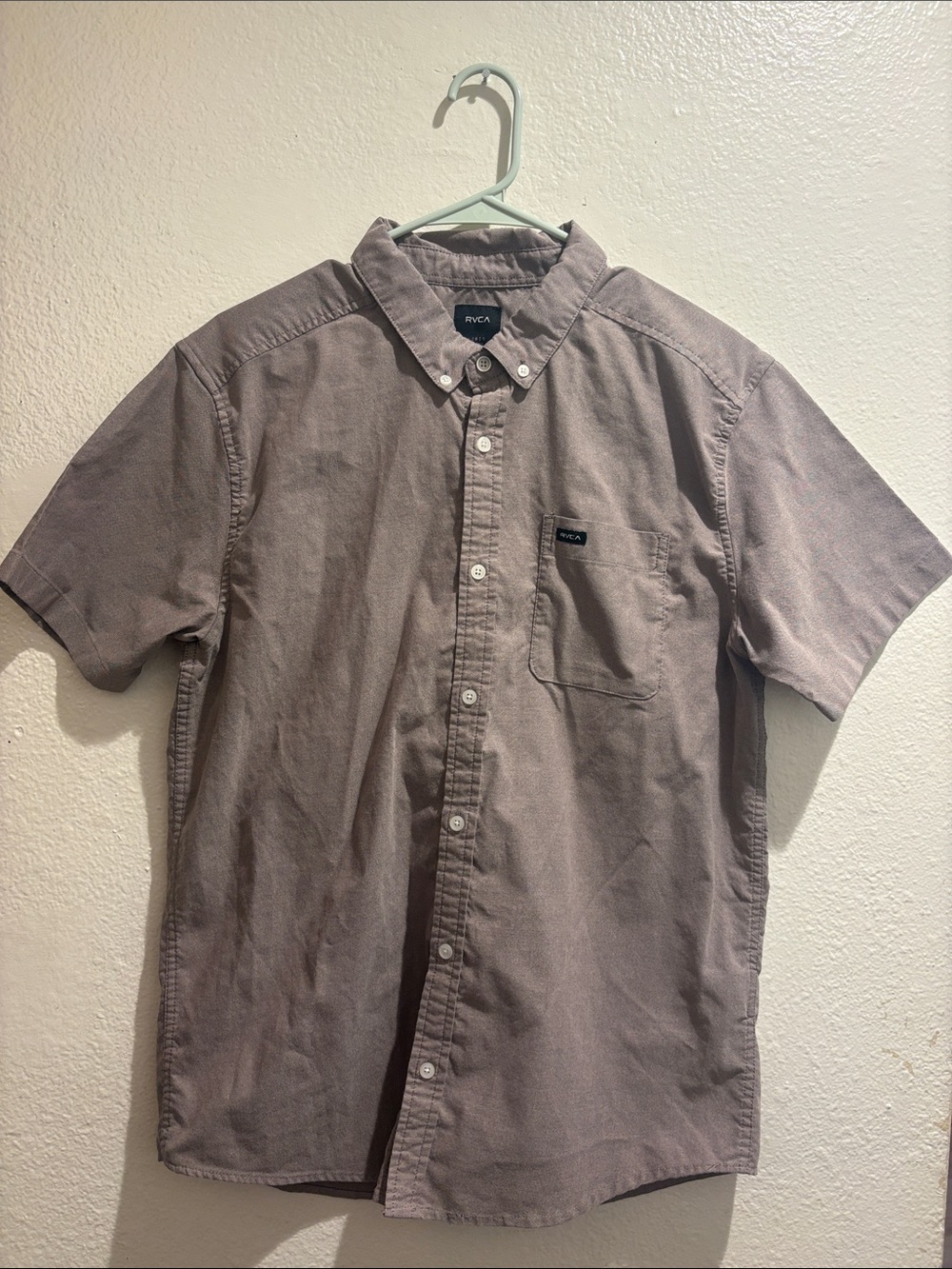 RVCA Men's Short Sleeve Button-Down Shirt in Grey